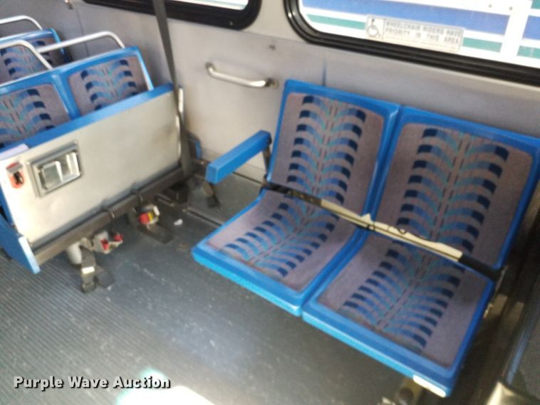 image for item GJ9187 2001 Gillig transit bus