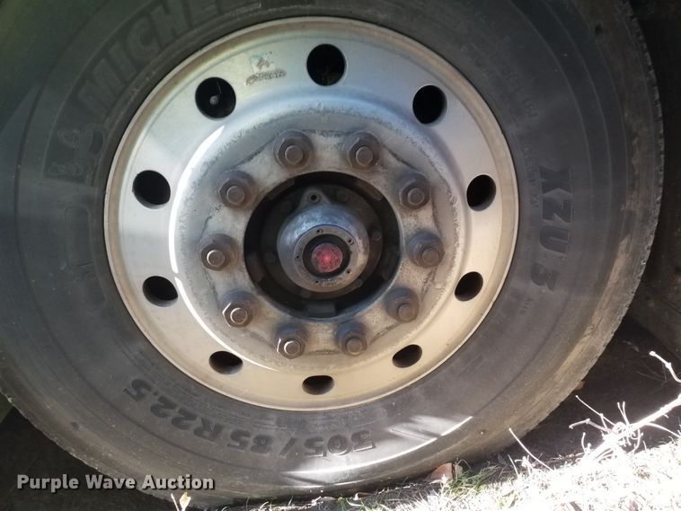 image for item GJ9187 2001 Gillig transit bus