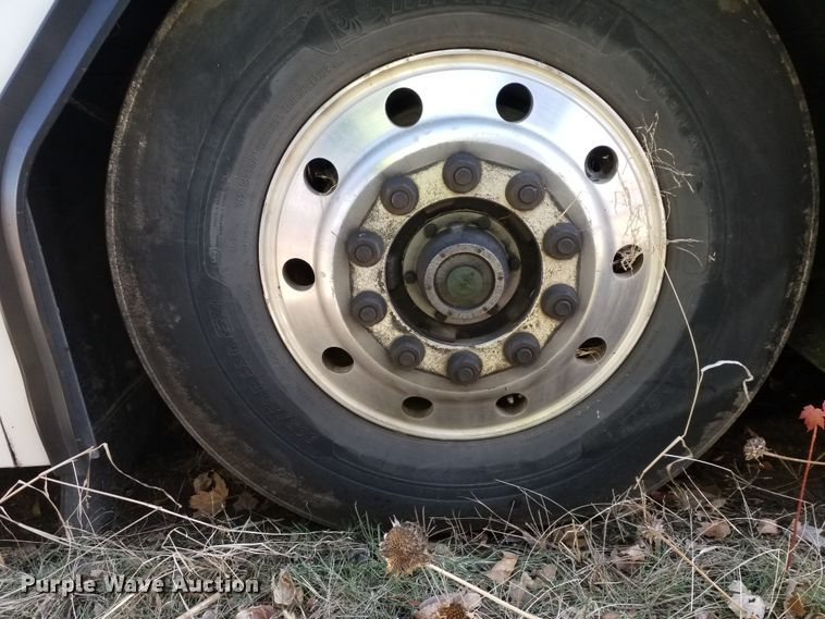 image for item GJ9187 2001 Gillig transit bus