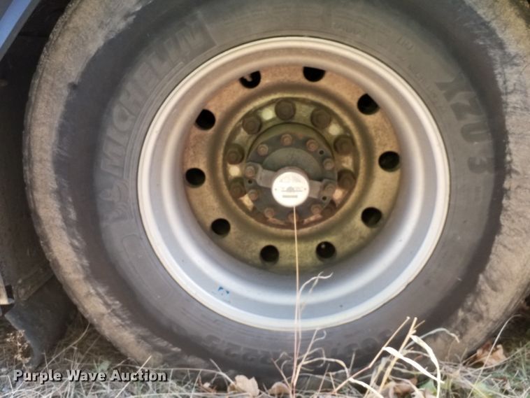 image for item GJ9187 2001 Gillig transit bus