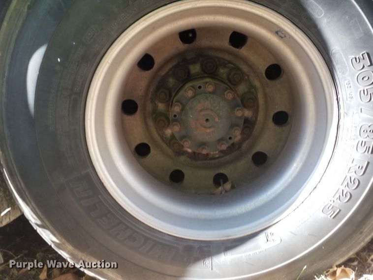 image for item GJ9187 2001 Gillig transit bus