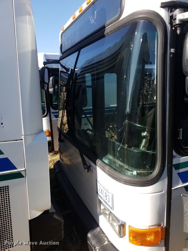image for item GJ9188 2001 Gillig transit bus