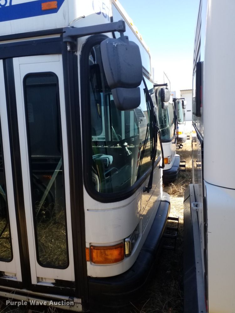 image for item GJ9188 2001 Gillig transit bus