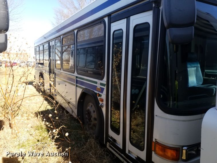 image for item GJ9188 2001 Gillig transit bus