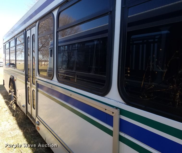 image for item GJ9188 2001 Gillig transit bus