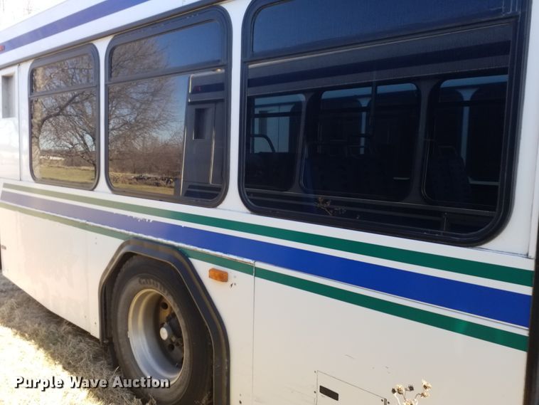 image for item GJ9188 2001 Gillig transit bus
