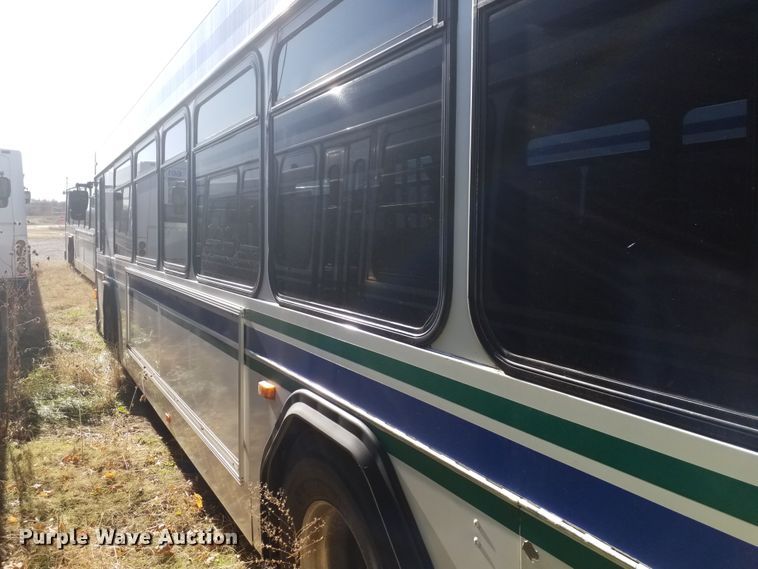 image for item GJ9188 2001 Gillig transit bus