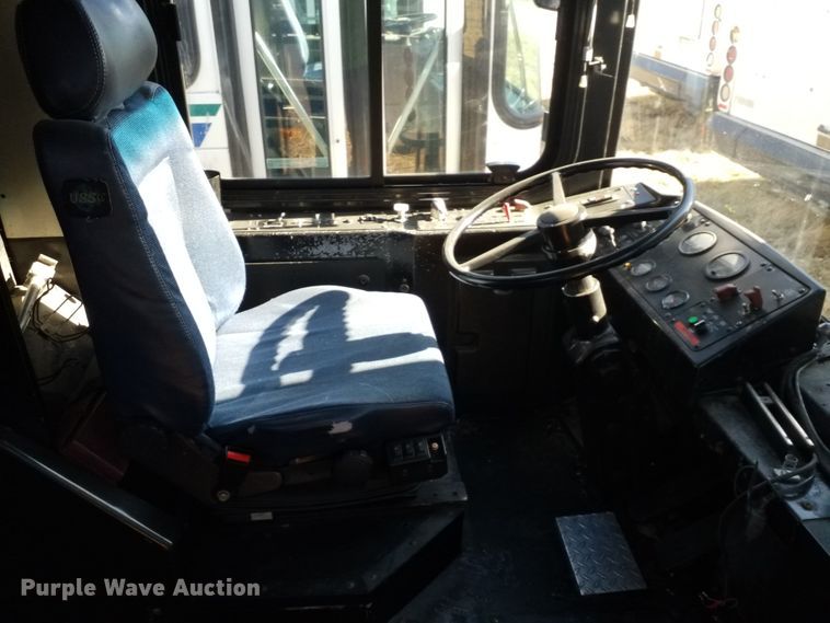 image for item GJ9188 2001 Gillig transit bus