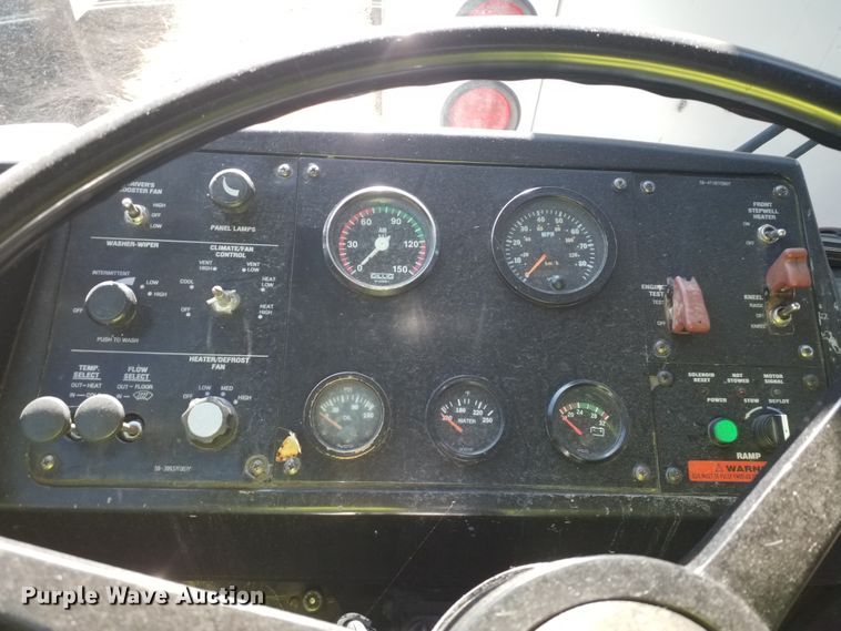 image for item GJ9188 2001 Gillig transit bus