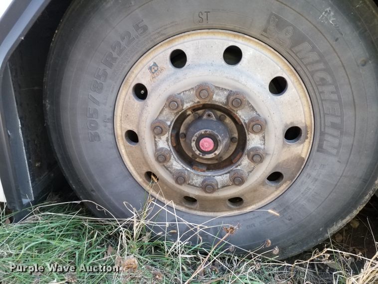 image for item GJ9188 2001 Gillig transit bus