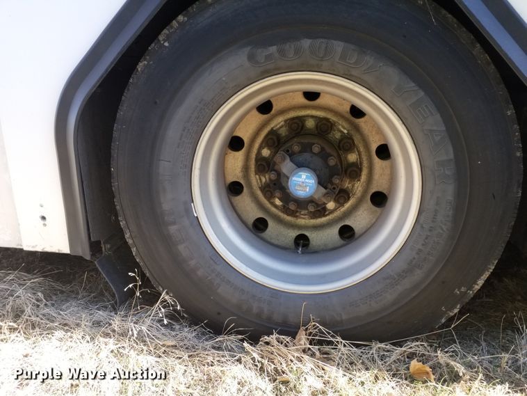 image for item GJ9188 2001 Gillig transit bus