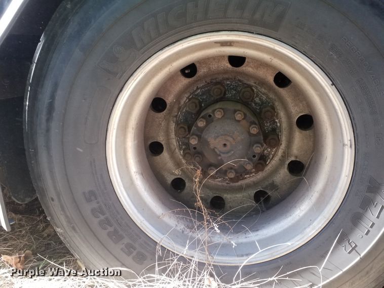 image for item GJ9188 2001 Gillig transit bus