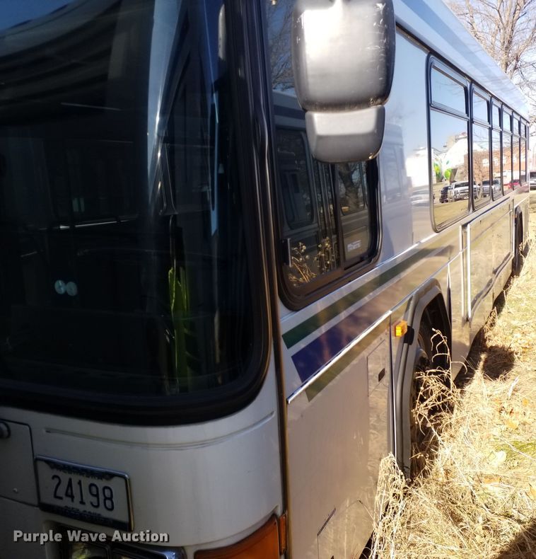 image for item GJ9189 2001 Gillig transit bus
