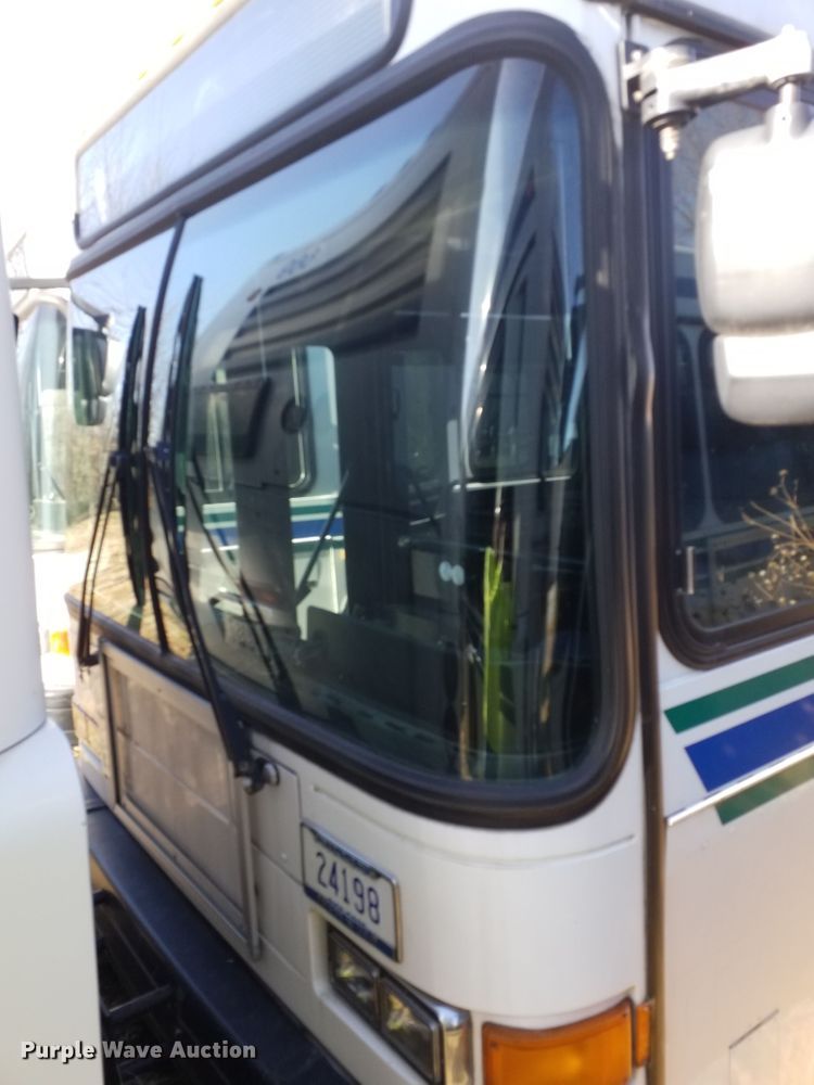 image for item GJ9189 2001 Gillig transit bus