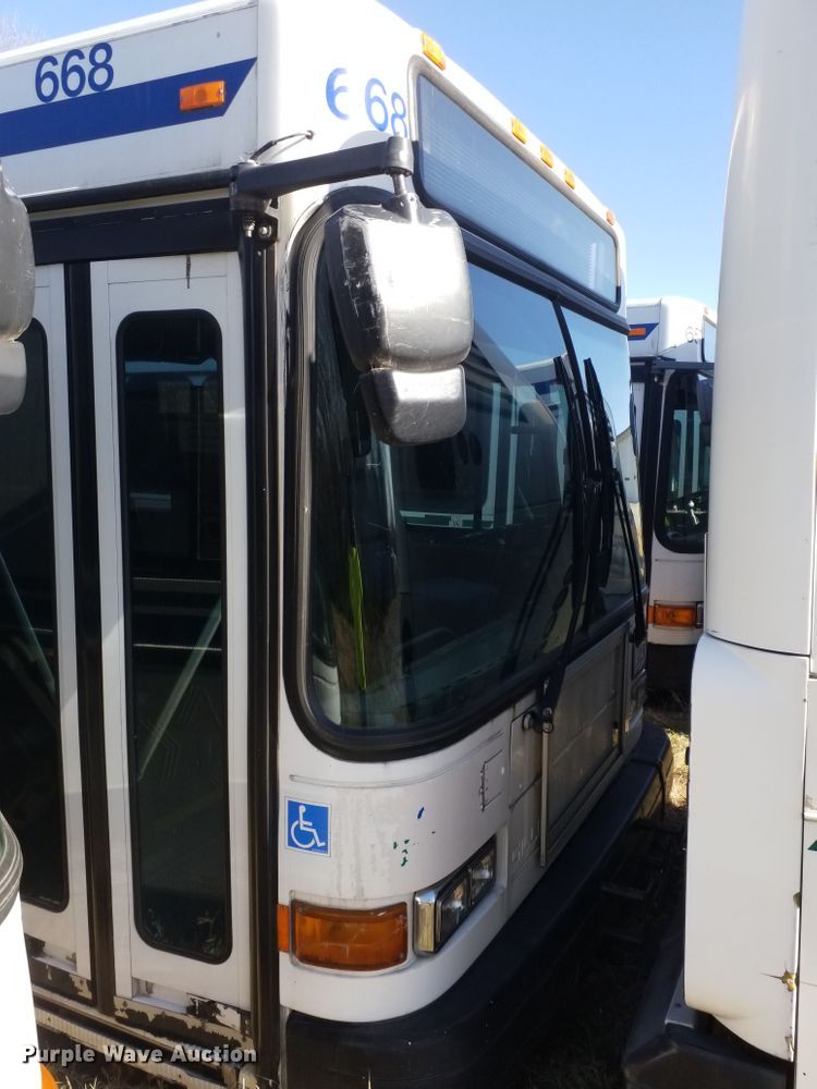 image for item GJ9189 2001 Gillig transit bus