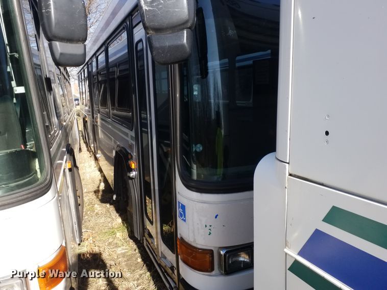 image for item GJ9189 2001 Gillig transit bus