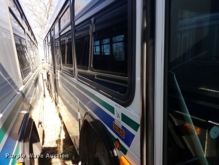 image for item GJ9189 2001 Gillig transit bus