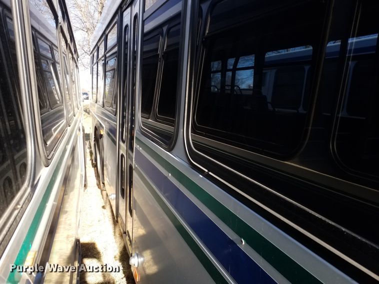 image for item GJ9189 2001 Gillig transit bus