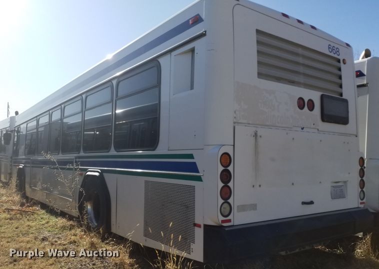 image for item GJ9189 2001 Gillig transit bus