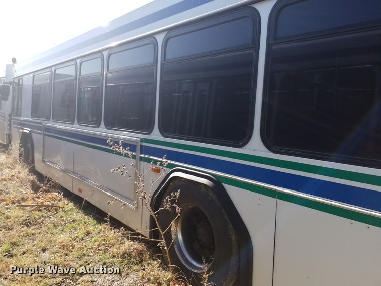 image for item GJ9189 2001 Gillig transit bus