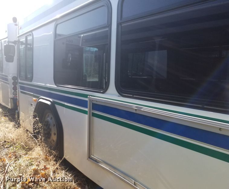 image for item GJ9189 2001 Gillig transit bus