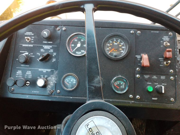 image for item GJ9189 2001 Gillig transit bus