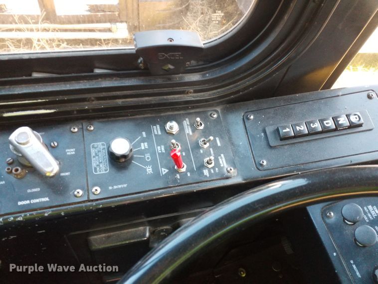 image for item GJ9189 2001 Gillig transit bus