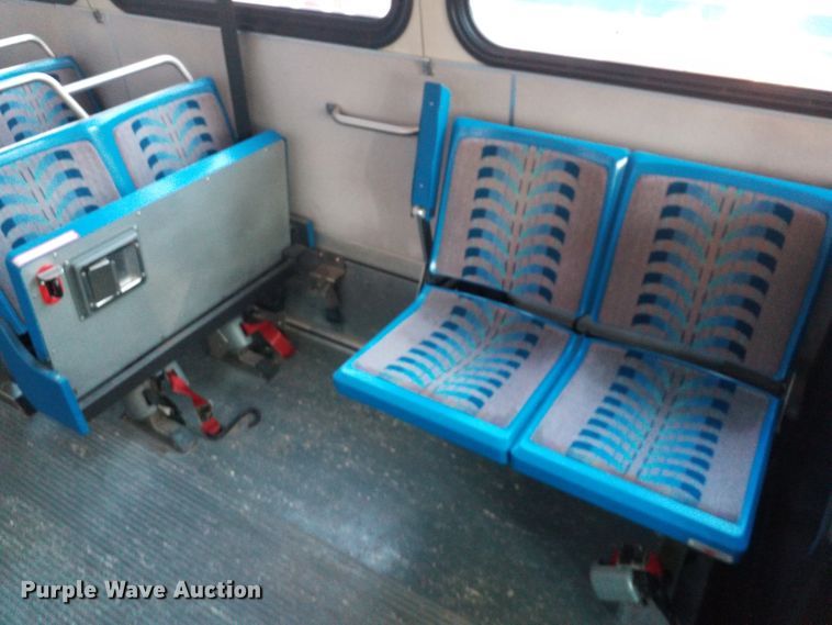 image for item GJ9189 2001 Gillig transit bus