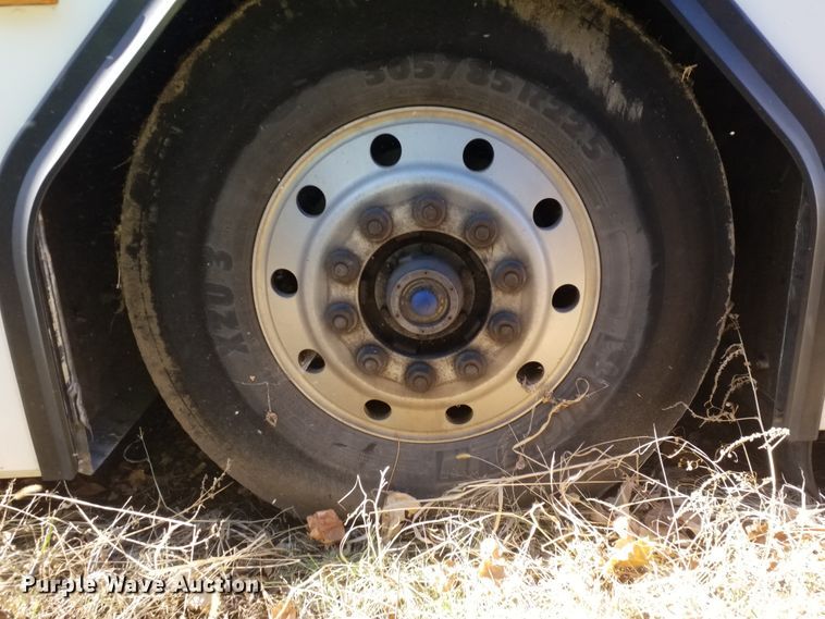 image for item GJ9189 2001 Gillig transit bus