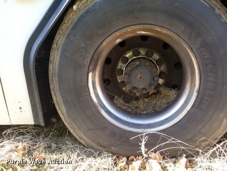 image for item GJ9189 2001 Gillig transit bus