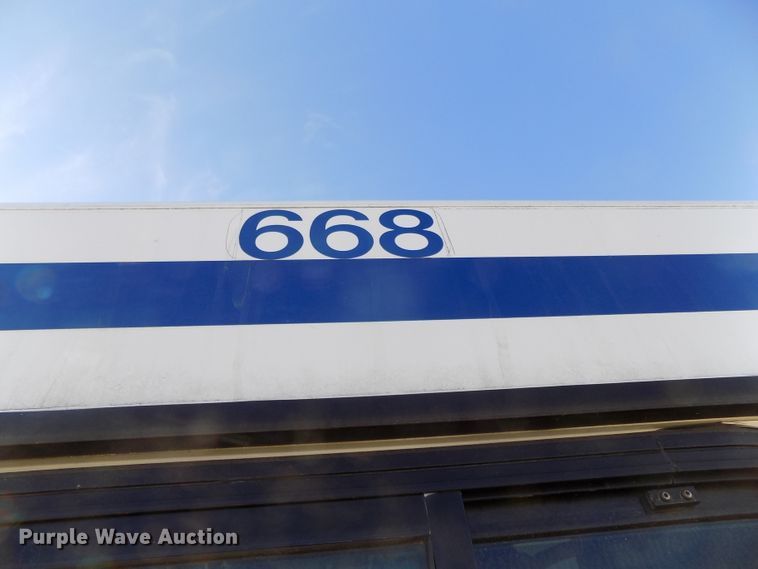 image for item GJ9189 2001 Gillig transit bus