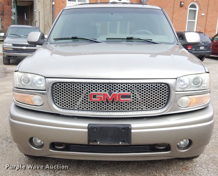image for item H1211 2002 GMC Yukon Denali SUV