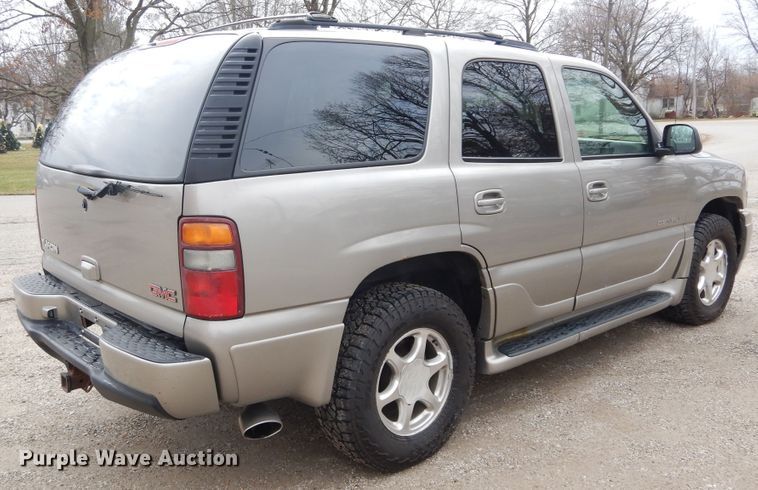 image for item H1211 2002 GMC Yukon Denali SUV