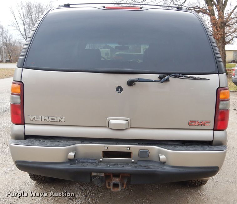 image for item H1211 2002 GMC Yukon Denali SUV