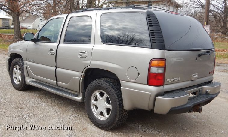 image for item H1211 2002 GMC Yukon Denali SUV