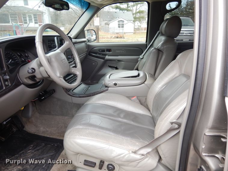 image for item H1211 2002 GMC Yukon Denali SUV