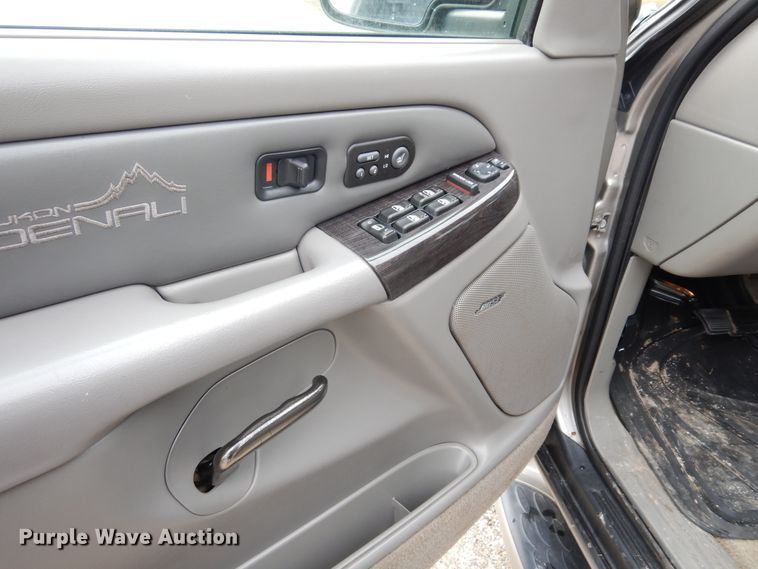 image for item H1211 2002 GMC Yukon Denali SUV