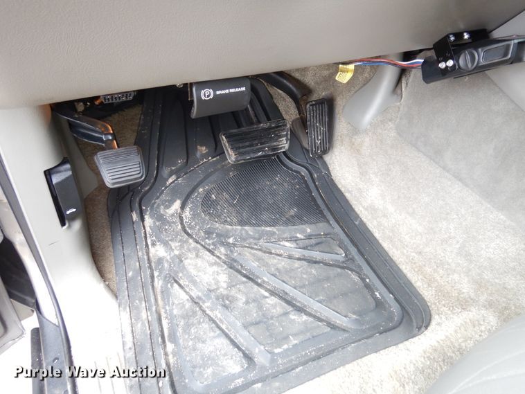 image for item H1211 2002 GMC Yukon Denali SUV