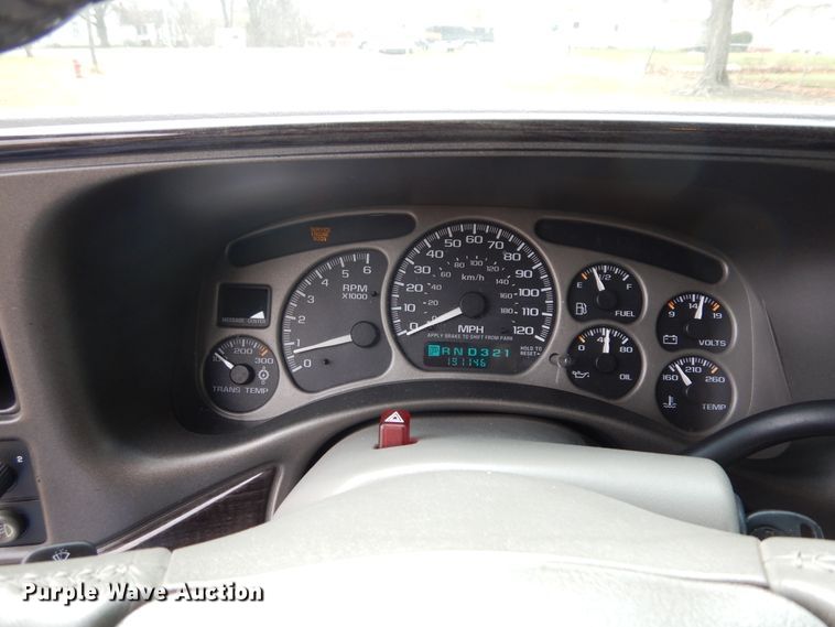 image for item H1211 2002 GMC Yukon Denali SUV