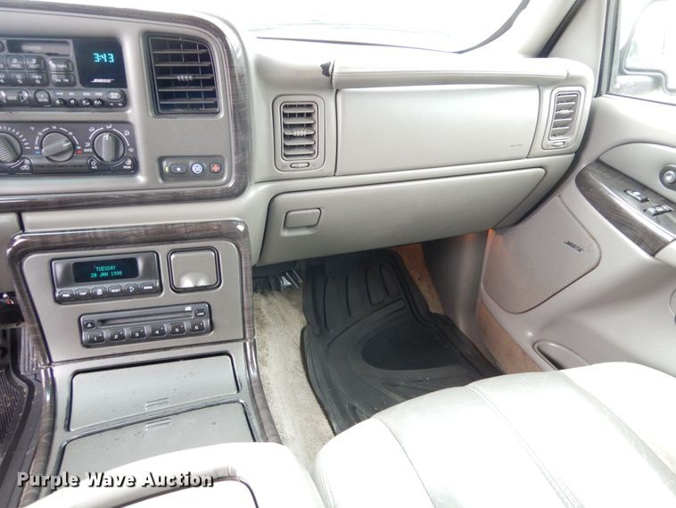 image for item H1211 2002 GMC Yukon Denali SUV