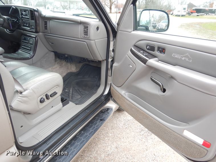 image for item H1211 2002 GMC Yukon Denali SUV