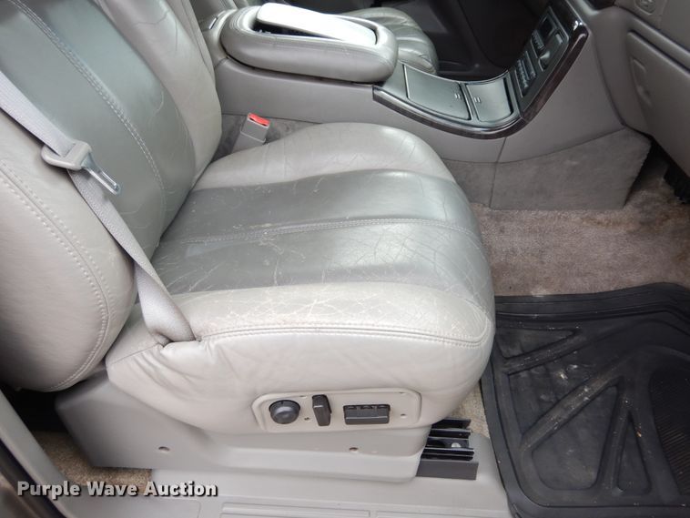 image for item H1211 2002 GMC Yukon Denali SUV