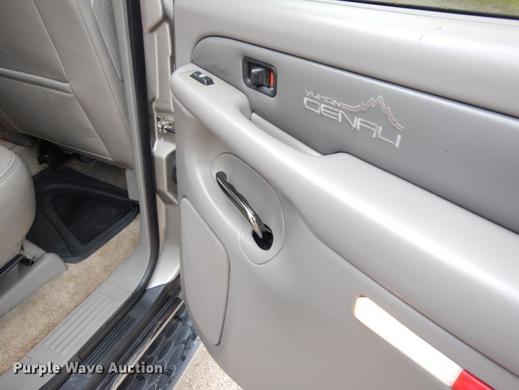 image for item H1211 2002 GMC Yukon Denali SUV