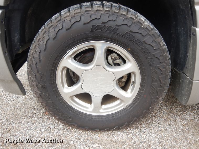 image for item H1211 2002 GMC Yukon Denali SUV