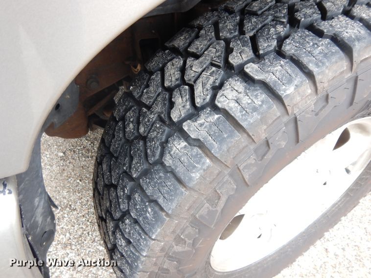 image for item H1211 2002 GMC Yukon Denali SUV