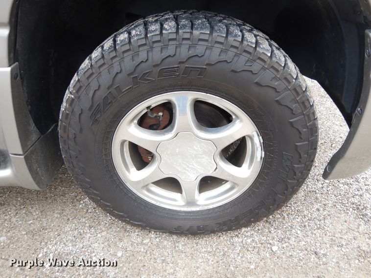 image for item H1211 2002 GMC Yukon Denali SUV