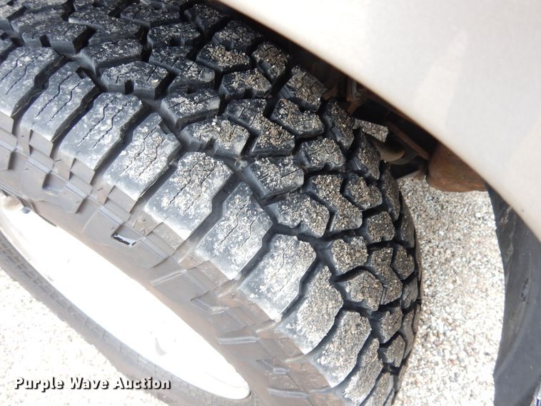 image for item H1211 2002 GMC Yukon Denali SUV