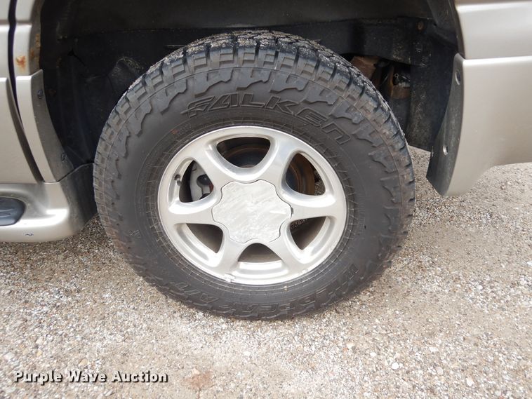 image for item H1211 2002 GMC Yukon Denali SUV