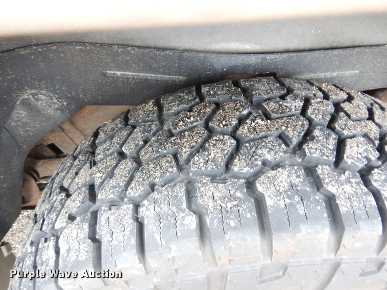 image for item H1211 2002 GMC Yukon Denali SUV