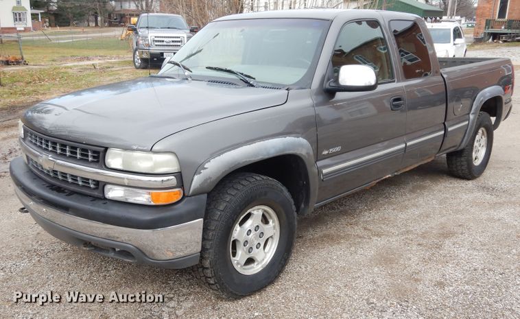 image for item H1212 1999 Chevrolet Silverado 1500 Ext. Cab pickup truck